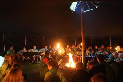 Lagerfeuerabend in der Giga-Jurte.