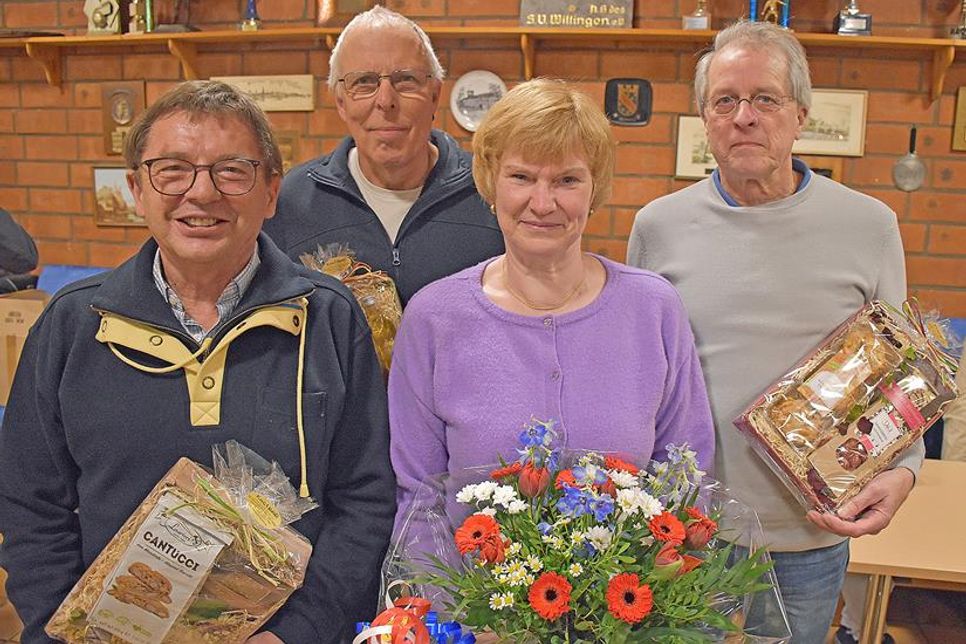 Joachim Uliczka, Christian und Erika Zabel sowie Norbert Tietjens (v.l.) wurden mit der Verdienstnadel in Gold ausgezeichnet.