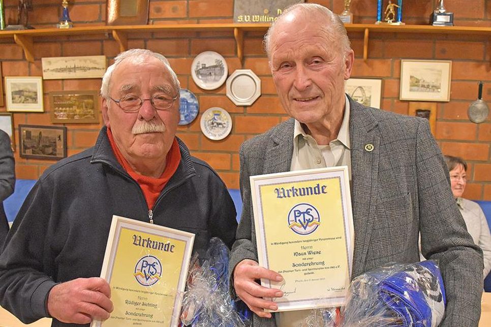Seit 70 Jahren im Verein: Rüdiger „Emmi“ Sichting (links) und Klaus Wiese.