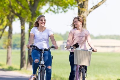 Die Küste und das Hinterland sind perfekte Ziel für entspannte Radtouren durch malerische Landschaften.