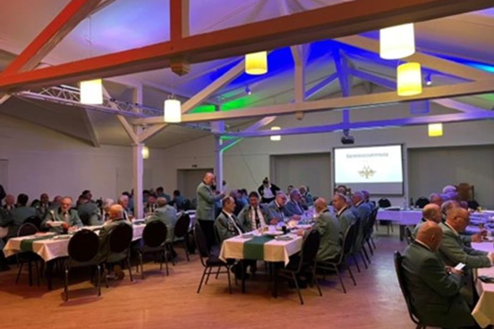 65 Gildbrüder beim traditionellen Grünkohlessen im neu gestaltetem Schützenhof.
