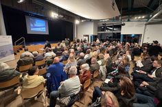 Über 350 Besucher wollten sich am Dienstag in der Aula am Schiffthal in Plön über das Großprojekt informieren.