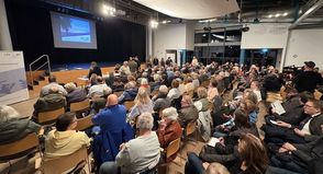 Über 350 Besucher wollten sich am Dienstag in der Aula am Schiffthal in Plön über das Großprojekt informieren.