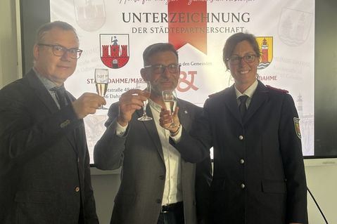 Bürgermeisterin Stefanie Friedrich-Suhr, Amtsdirektor David Kaluza und der stellvertretende Bürgermeister Dahme/Mark, Andre Weigt.