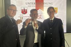 Bürgermeisterin Stefanie Friedrich-Suhr, Amtsdirektor David Kaluza und der stellvertretende Bürgermeister Dahme/Mark, Andre Weigt.