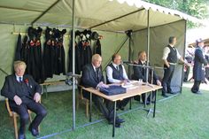 Im Schießzelt