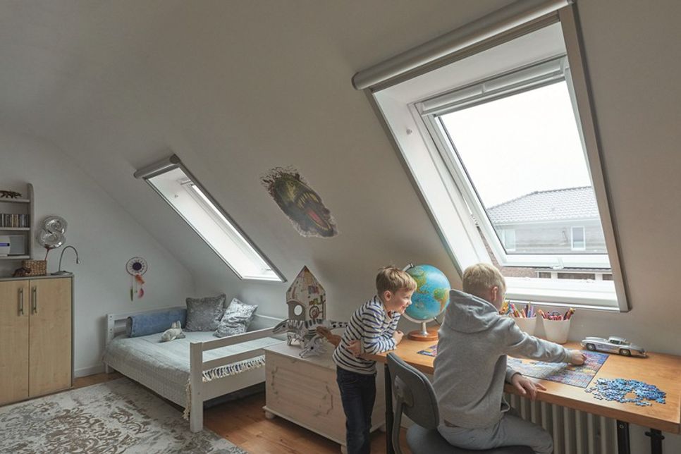 Der regelmäßige Austausch der verbrauchten Raumluft gegen frische Außenluft ist notwendig. Foto: Velux/akz-o