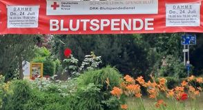 Für jeden mitgebrachten Erstspender gibt ein Geschenk als Dankeschön vom Blutspendedienst.