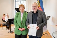 Verleihung der Freiherr-vom-Stein-Verdienstnadel von Innenministerin Sabine Sütterlin-Waack am 14. November in Kiel an Norbert Kahl.
