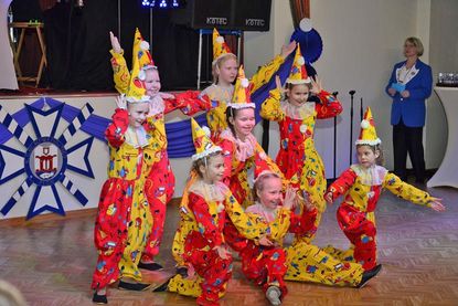 Buntes Treiben: der Clownstanz der Kindergarde