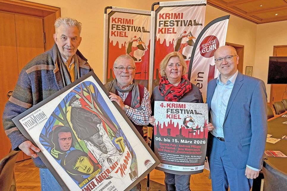 Freuen sich auf vielfältige Krimikost (v.l.): Schauspieler Norbert Aust, Organisator Peter Schümann, Stadtpräsidentin und Schirmherrin Bettina Aust und Jörg Bercher vom Sponsor PSD Bank Nord.