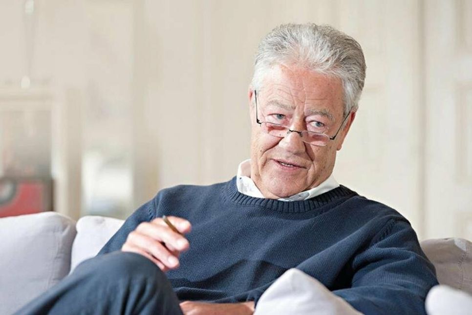 Als Ehrengast ist Björn Engholm, ehemaliger Ministerpräsident von Schleswig-Holstein, zu Gast und spricht ein Grußwort.