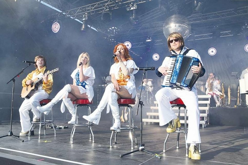 „ABBAMANIA“ sorgten am Sonntagabend für einen krönenden Abschluss der drei StrandKonzerte in Niendorf/Ostsee.