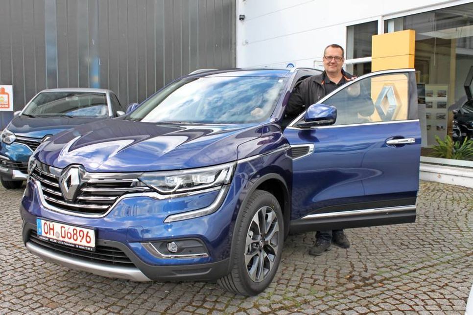 Autohausleiter Andreas Junge präsentiert das neue SUV-Modell Auf der Pelzerwiese 6.
