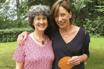 Andrea Hasse und Dr. Uta Fenske, Leitende Oberärztin und Chefärztin des Brustzentrums in Eutin: Ein Team, das seit 20 Jahren mit Kompetenz, Kraft und Herz dafür sorgt, dass jede einzelne Frau mit Brustkrebs umfassend versorgt werden kann