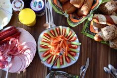 Regionale Anbieter bieten zu für jeden Geschmack und jede Tageszeit genau das Richtige und Gesunde. Mit unterschiedlichsten Frühstücks-Leckereien gelingt zum Beispiel ein schwungvoller Start in den Tag.