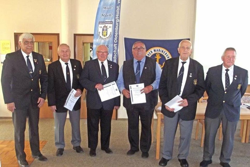 Dieter Reschke (Landesverbandsleiter Nord im Deutschen Marinebund, Gerd Neumann, Uwe Wolters, Matthias Hinz, Siegfried Kardel, Michael Rochel (Vorsitzender MK Oldenburg/Holst.)