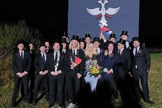 Auf ein tolles Festwochenende blicken die Mitglieder der Ortshandwerkerschaft Pansdorf mit ihren neuen Königen Philipp Flink (mit Herz) und Oliver Nowitzki (links daneben) zurück.