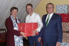 Vorstandsmitglied des Kinderschutzbundes Ulrike Kohlmorgen, Vorstandsmitglied des Rotary Club Neustadt-Ostsee Axel Sommerlatt und Präsident des Rotary Club Axel Semrau (v. lks).