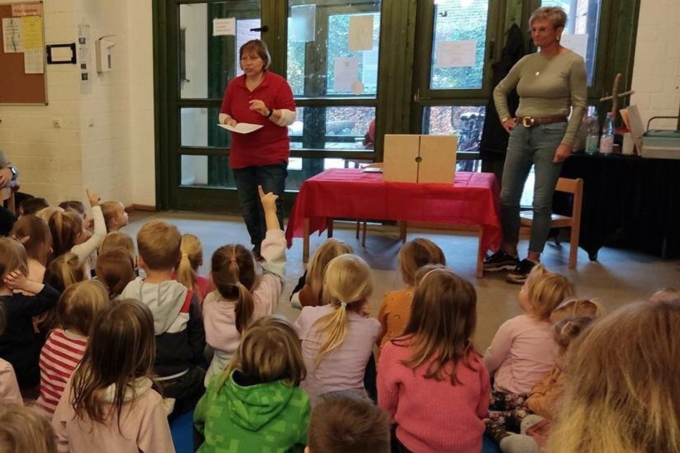 Die Kinder wurden mit in die Geschichte genommen und konnten sich aktiv mit einbringen.