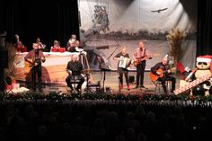 Standen erstmalig gemeinsam auf der Bühne: Die Band Timmerhost und das Uli-Rath-Brass-Quartett.
