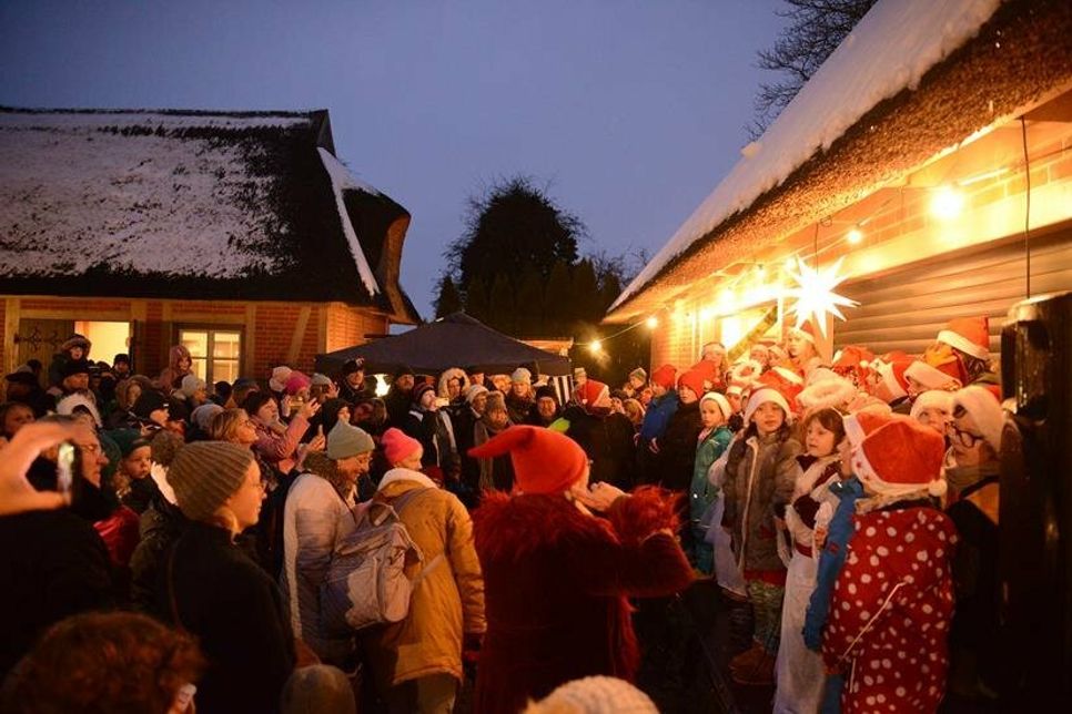 Rappelvoll war der Paasch-Eyler-Platz, als der Handwerker- und Gewerbeverein zum Weihnachtsmarkt lud.