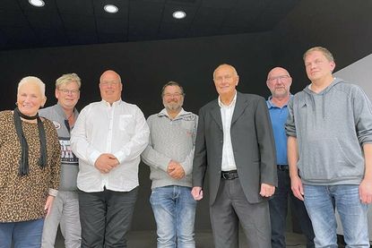 Der neue Vorstand (von links): Sabine Cassel, Joerg Schimeck-Brede, Olaf Wittorff, Bernd Wolters, Bodo Willert (bisheriger Vorsitzender), Michael Dietz und Jan-Ole-Brockmann. Auf dem Foto fehlt der Festausschussvorsitzende Jürgen Brede.