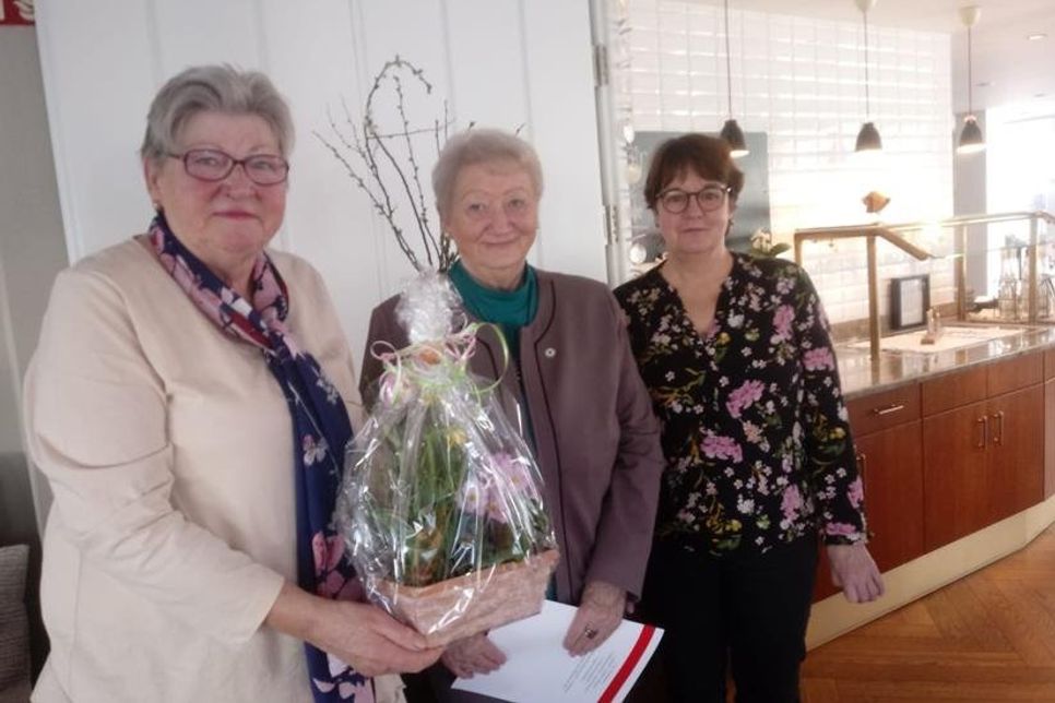 Erika Seitz und Gerda Jans wurden für 25 Jahre Mitgliedschaft geehrt.