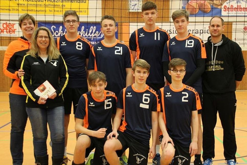 Neustadt. Die männlichen U18-Volleyballer des TSV Neustadt haben neue Hosen von ihrem Sponsor „Internationales Ostseerennen“ von Harry Gerrits und Antonia Kassner erhalten. (red)