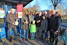 Bgm. Tade Peetz (lks), Vors. Jutta Briel (2.v. lks.) und Ulrich Dagge (mi) bei der Einweihung