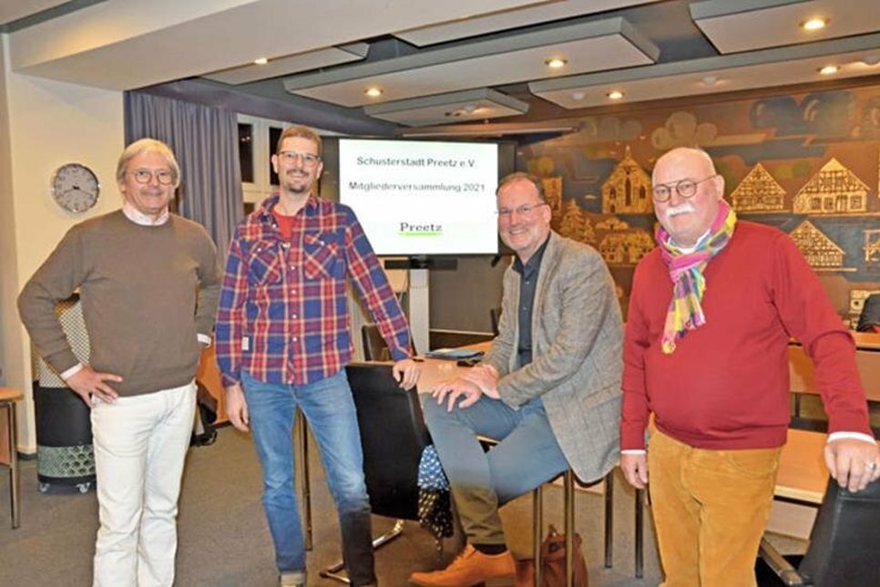 Der aktuelle Vorstand des Vereins Schusterstadt Preetz (v. l.): Axel Peters-Leber, 2. Stellvertretender Vorsitzender (Wiederwahl), Peer Hoffmann, Schatzmeister (bisher Beisitzer), Björn Demmin, Vorsitzender (Wiederwahl), und Dieter Jensen, 1. Stellvertretender Vorsitzender (Wiederwahl).