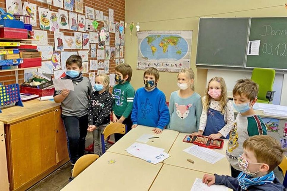 Eine tolle Idee: Bei der Übergabe der Geschenke sagten die Schülerinnen und Schüler zusammen ein Gedicht auf.