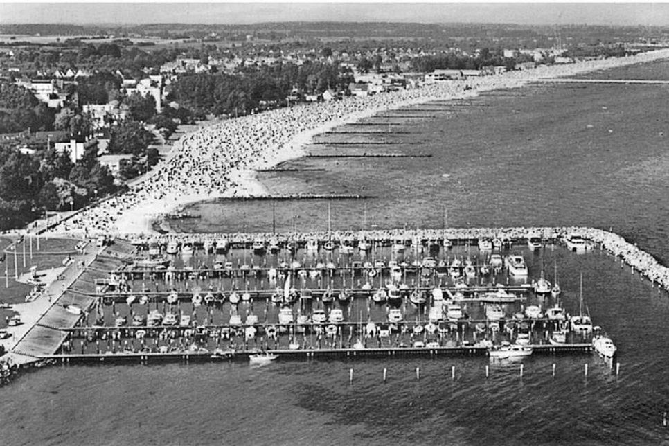 Das Foto aus dem Jahr 1967 zeigt den fertiggestellten ersten Bauabschnitt. Historische Einblicke in die Entwicklung des Hafens gibt es bei der Eröffnung des Hafengeburtstages am Samstag.