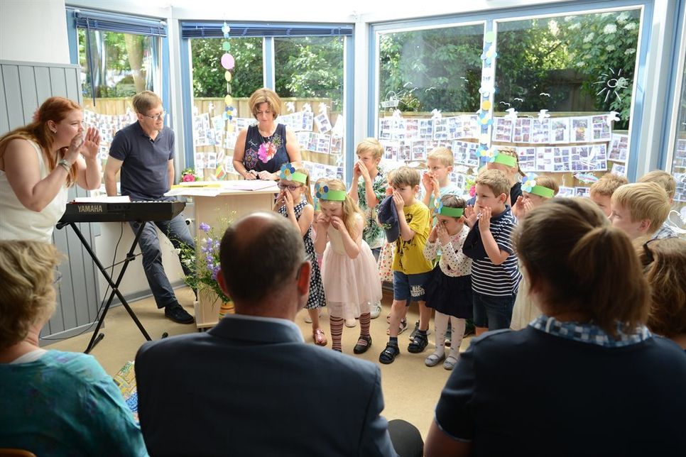 Die Kinder brachten mit tollen musikalischen Beiträgen und der Unterstützung von Andreas Brunion richtig Schwung in die Veranstaltung.