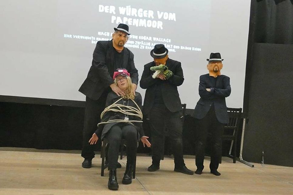 Am Samstag in einer Woche feiert das Stück „Der Würger vom Papenmoor“ auf der Bühne des Theater Fidelio in Bad Schwartau Premiere.