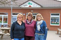 Das Insel-Team mit Katrin Korzanowski, Christel Albrecht und Silvia Plath (v. lks.) (nicht im Bild:Christian Raatz) freut sich darauf, die neuen Schulkinder in ihrer Einrichtung begrüßen zu dürfen.