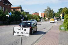 Inzwischen ist das Problem behoben und der Verkehr fließt wieder normal.