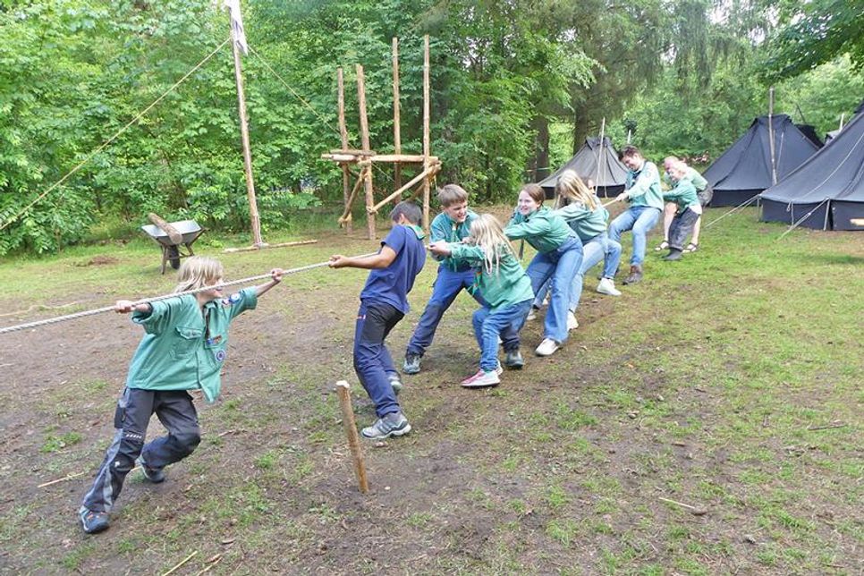 Immer draußen an der frischen Luft haben die Pfadis jede Menge Spaß.