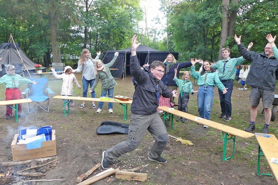 Immer draußen an der frischen Luft haben die Pfadis jede Menge Spaß.