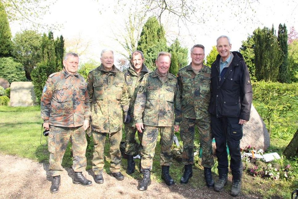Oberfeldwebel d.R. Dietrich Depping aus Lübeck, Unteroffizier d.R. Bert Schaumberg aus Kiel, Stabsunteroffizier d.R. Norbert Breitfeld aus Preetz Oberstabsfeldwebel a.D. Jürgen Spill aus Preetz, Stabsunteroffizier d.R. Manuel Mühlhan aus Lütjenburg, Oberst a.D. Hannes Wendroth, Hansühn