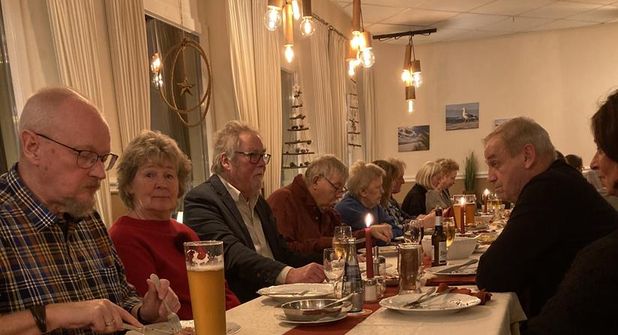 Lensahn. Der SoVD, Ortsverband Lensahn, feierte mit über 60 Personen im Restaurant „Zur Düne“ in Lenste eine gelungene Weihnachtsfeier. Bei einem Grünkohlessen in fröhlicher Runde und guter Stimmung verbrachte man den Abend mit netten Gesprächen. (red)