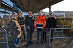 von links: Michaela Krohn (Schulleiterin Inselschule), Lars Laußat (Fachbereich Bauen und Häfen), Jörg Weber (Bürgermeister), Frank Bullerkist (Leiter der LBV.SH-Stabstelle Radverkehr), Jennifer Haas (Teamleitung Bildung und Sport) und Steffi Breuer (Stabsstelle Wirtschaftsförderung)