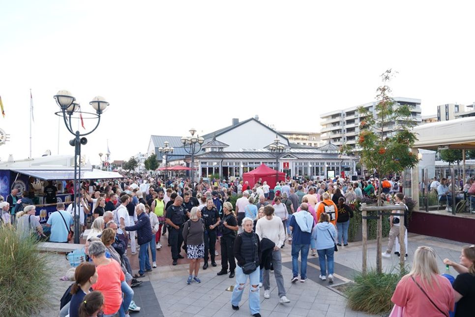 Die Grömitzer Promenade wird zur Festmeile: „Ostsee in Flammen“ beginnt in diesem Jahr bereits am Freitag mit einem großen Warm-Up.