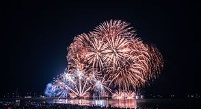 Am Samstag um 22.45 Uhr beginnt das traditionelle Höhenfeuerwerk von „Ostsee in Flammen“ vor der Grömitzer Küste. (Foto: Daynightphotography)