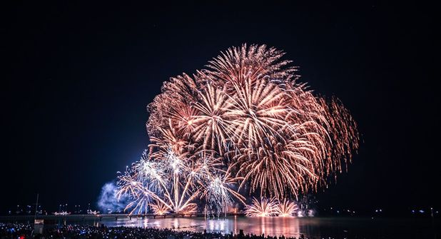 Am Samstag um 22.45 Uhr beginnt das traditionelle Höhenfeuerwerk von „Ostsee in Flammen“ vor der Grömitzer Küste. (Foto: Daynightphotography)