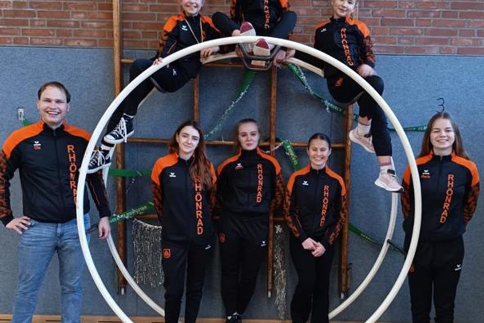 Emilia Maier, Ella Lenz, Lena Fröbisch (oben v. lks.), Ole Casprowitz, Anastasiia Bozhyk, Torva Franz, Lavina Perk und Marla Axt (v. lks.).