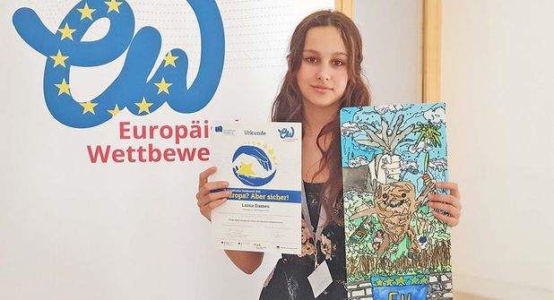 Luisa Dames aus der 6c. Sie wurde für ihr Kunstwerk zum Thema „Europa – fantastisch gewachsen“ geehrt. Foto: hfr