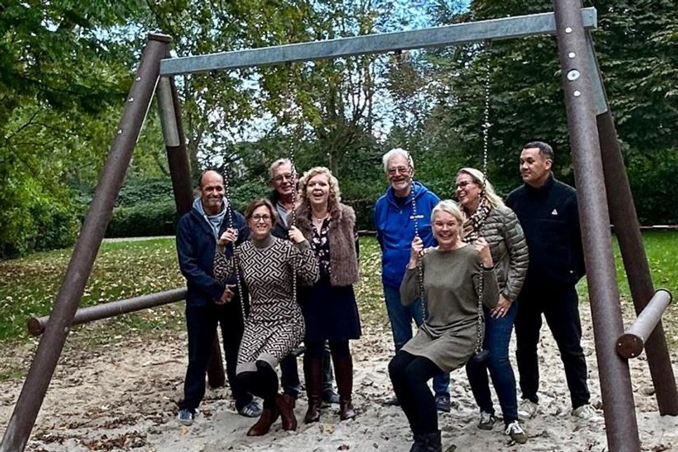 Die neuen Spielgeräte wurden von der Gemeinde aufgebaut und stehen allen Besucherinnen und Besuchern des Kurparks zur Verfügung.