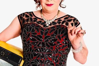 Chansonette und Grand Dame Hertha Ottilie van Amsterdam.