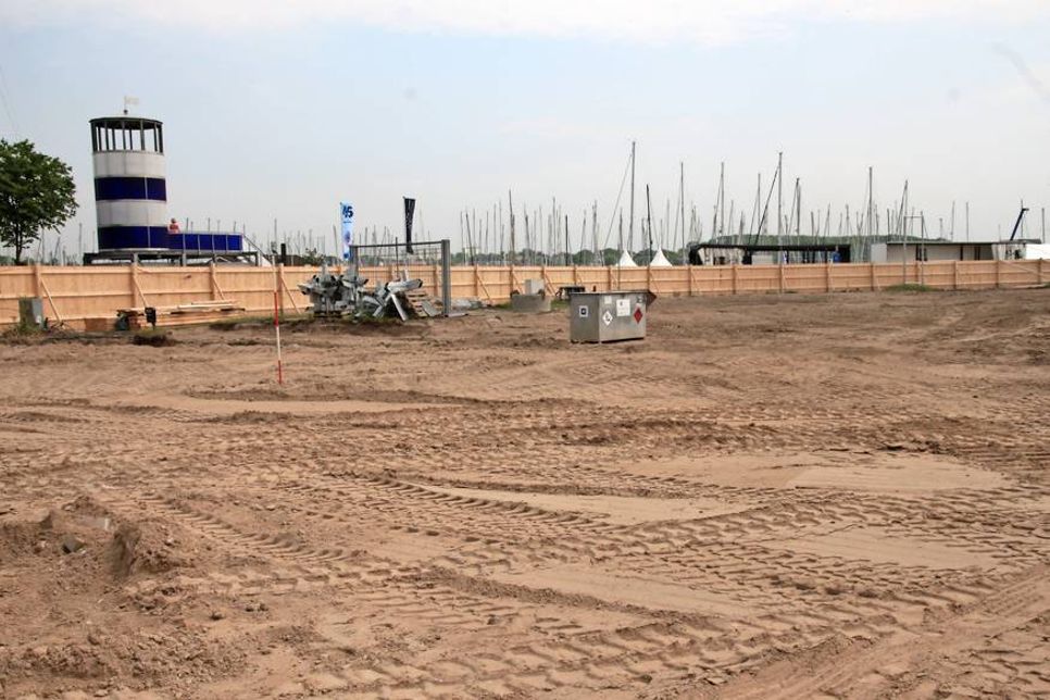 Mit dem symbolischen Spatenstich begann auch die Bauphase des neuen Hotelprojektes.